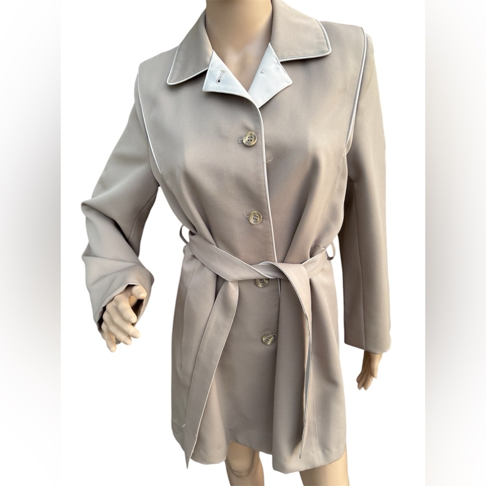 Rain Ramblers Women's Beige Trench‎ Coat Size 10 Belted Long Casual